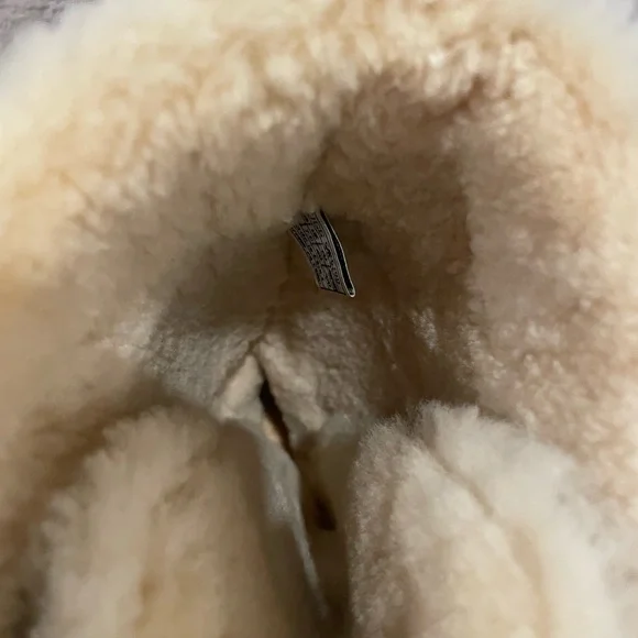 Authentic UGG uptown boots - Picture 13 of 15